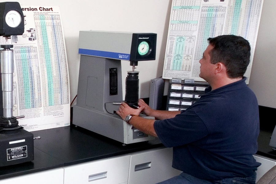 آزمون سختی سنجی قطعات