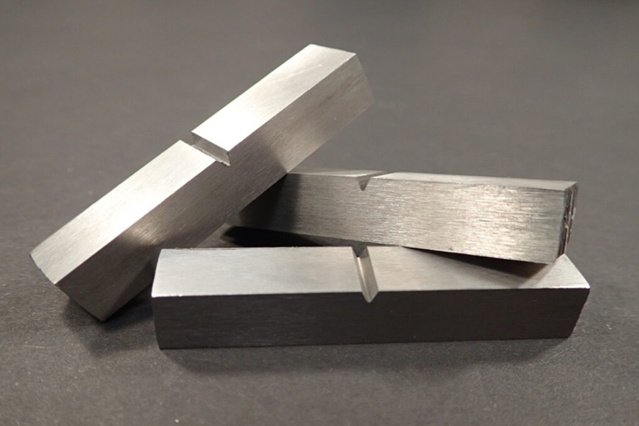 چقرمگی دقیقا به چه معنا است؟