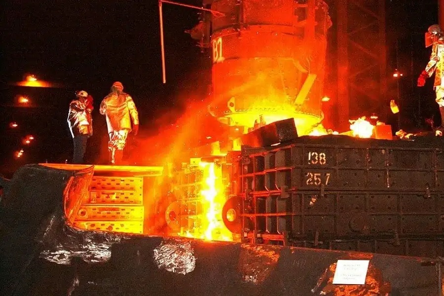 یک کوره صنعتی مجموعهای پیچیده و هماهنگ از قطعات مکانیکی، الکترونیکی و حرارتی است